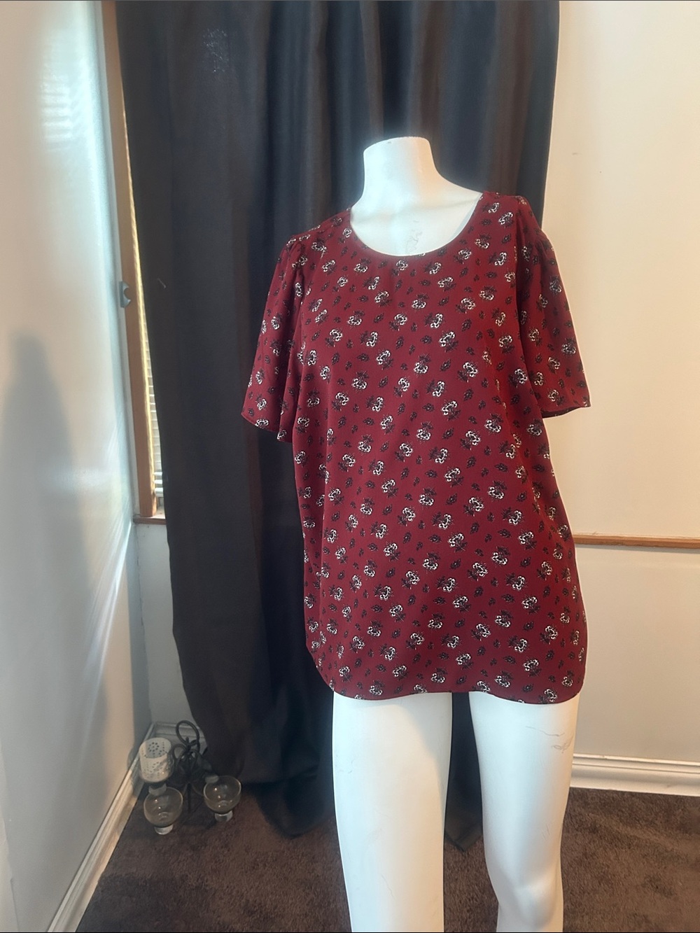 LC Lauren Conrad Burgundy Floral Puff Sleeve Top